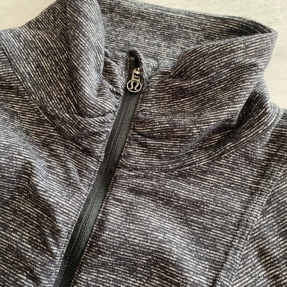 Lululemon half zip pullover sweater. Black/gray Very comfortable! Size 6! - Picture 2 of 9
